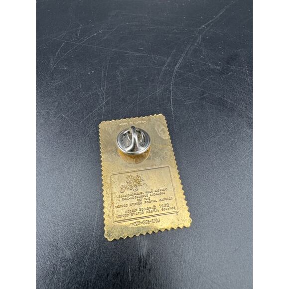 1982 Eastern Bluebird Postal Stamp Enamel Pin - Picture 4 of 6